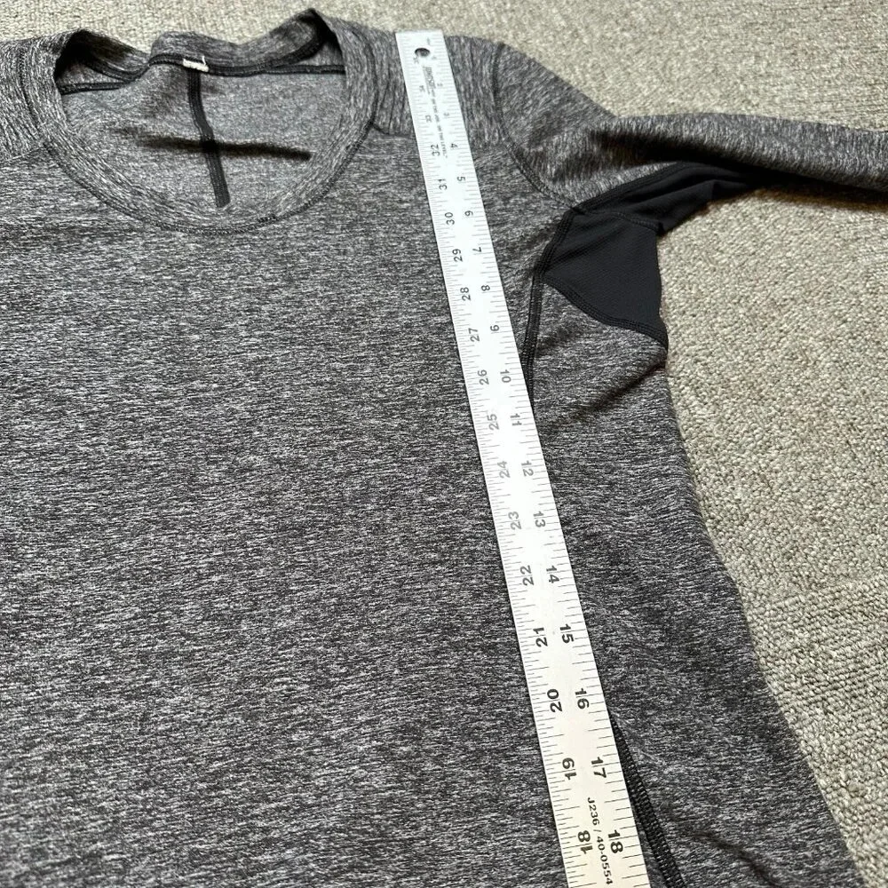 Lululemon Runner Long Sleeve in Heathered Grey w/ Reflectors Size 8